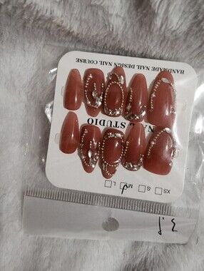 Size Medium Nails